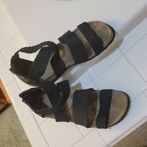 Size 9 Muk Luks sandals